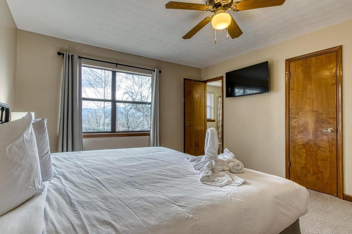 Pinecrest Townhomes-1King-2Queen Unit-Updated Пиджен-Фордж Экстерьер фото